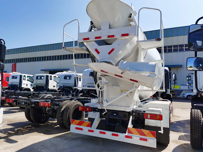 東風(fēng)S600單橋5.5攪拌車