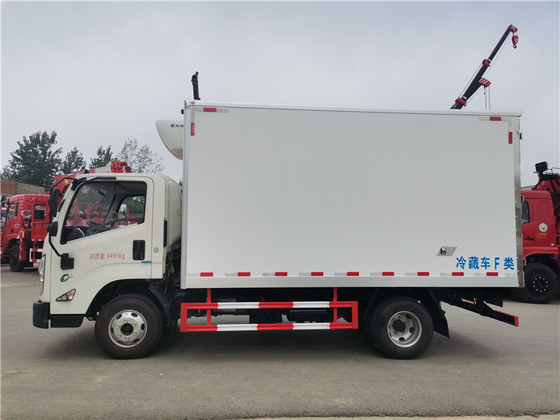 江鈴凱運4.2米肉鉤冷藏車