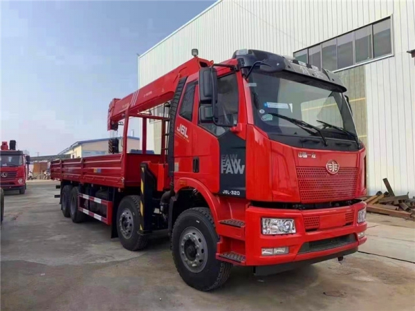 解放 前四后八隨車(chē)吊新品上市