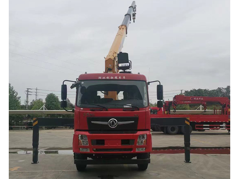 東風(fēng)專(zhuān)底D3V后雙橋隨車(chē)吊