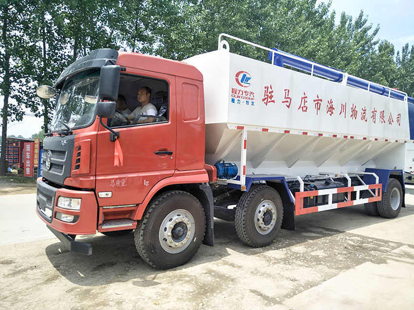 陜汽軒德小三軸30立方散裝飼料車