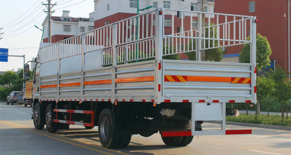 柳汽9.6米(15.3噸)氣瓶車