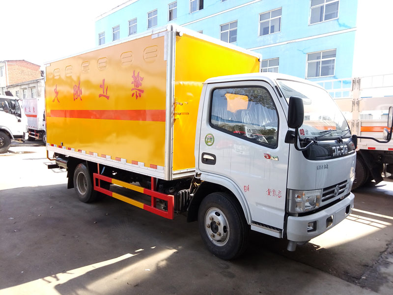 多利卡4.1米(3.4噸)雜項(xiàng)危險(xiǎn)品廂式車