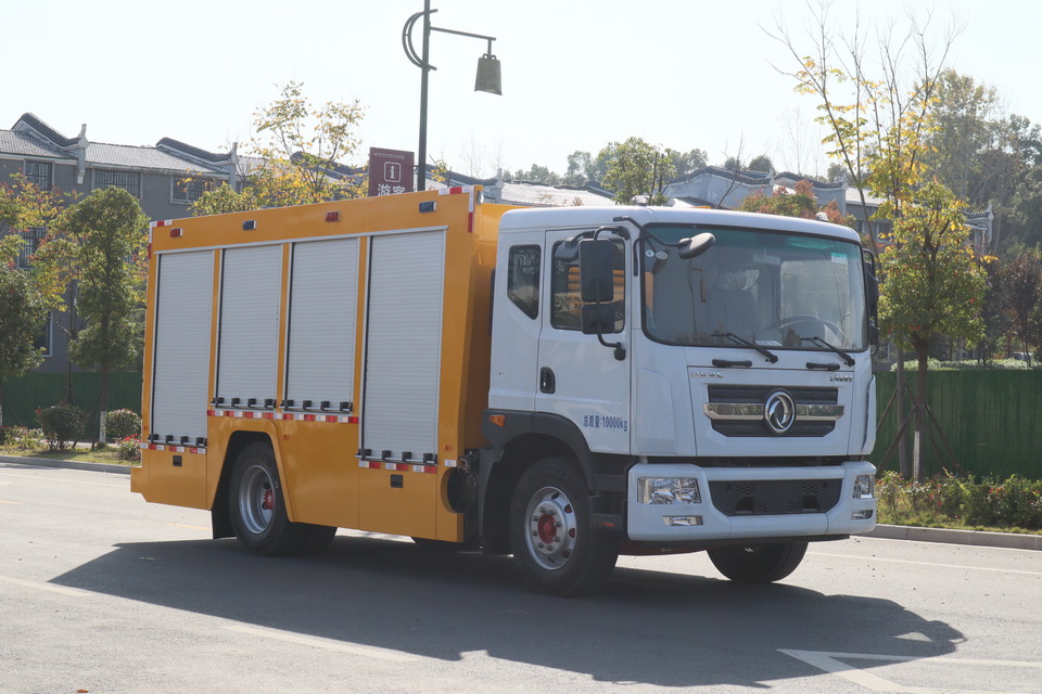 東風(fēng)D9大流量排水車(chē)